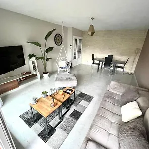 https://parc-chambrun-magnifique-3-pieces.fr-provencehotel.com