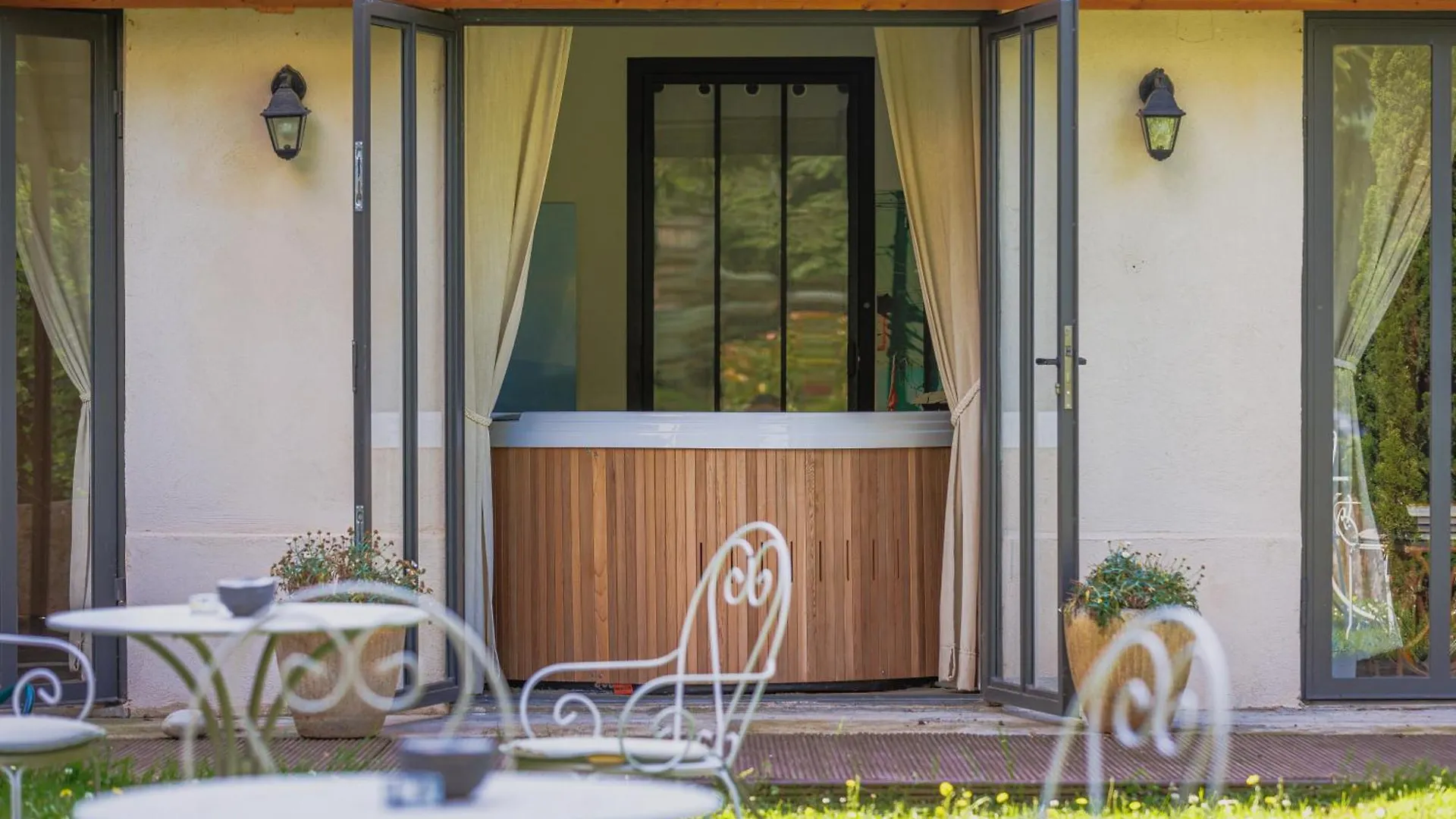 Lyon Country House - Suites & Tour De Garde Caluire-et-Cuire Holiday home